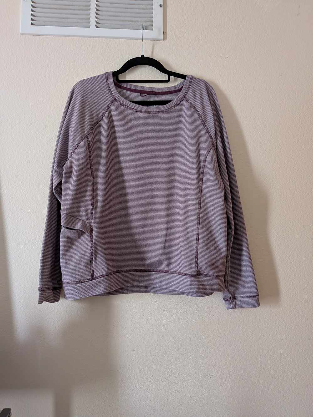 Avalanche Women's Striped Pullover Sweatshirt - Size Large